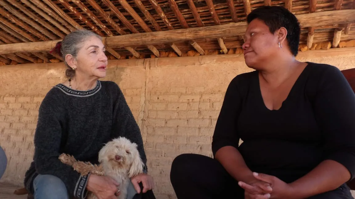 Ana María Simón junto a Fidelina Díaz, Comunidad Pomis Jiwet