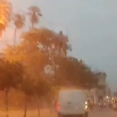 Tormenta eléctrica - Un rayo cayó en la plaza 9 de julio