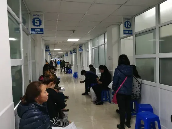 Gente esperando ser atendida