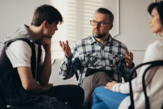 joven hablando con mapadres