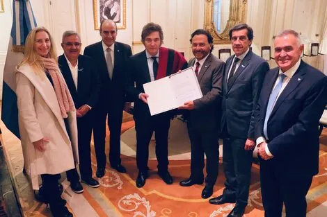 883315-849229-pacto-milei-s-c3-a1enz_0