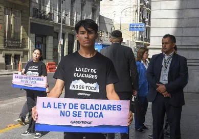 108673c9-gp_senadores_ley_glaciares_gcs_2593-1947x1366_resize