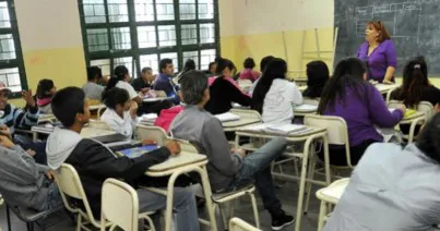 Docentes dando clases