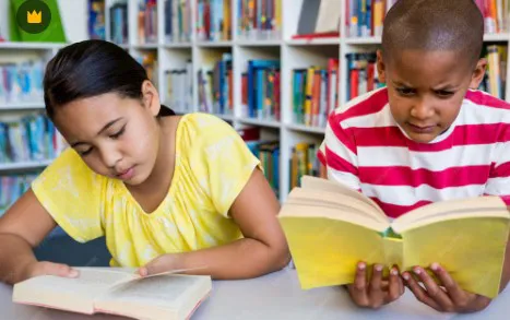 estudiantes leyendo