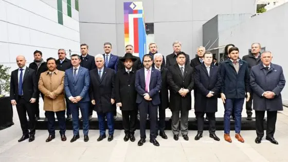 96377-en-la-amia-el-gobernador-saenz-participo-del-encuentro-federal-por-la-memoria