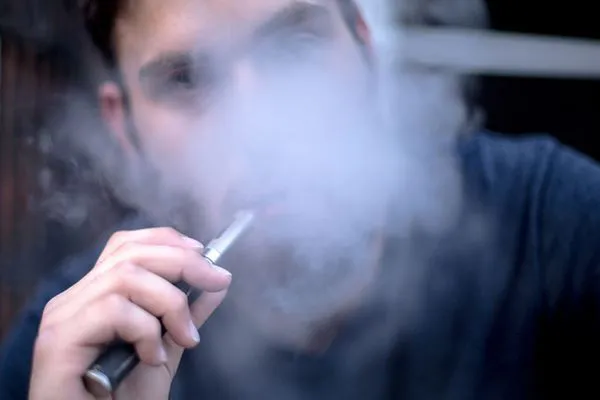 Vaping_man