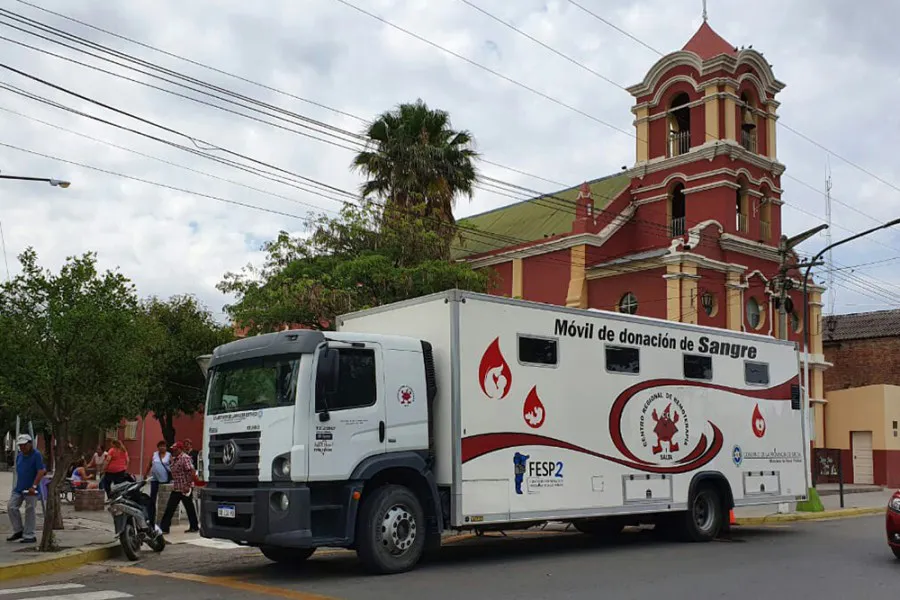 Camion del Centro Regional de Hemoterápia