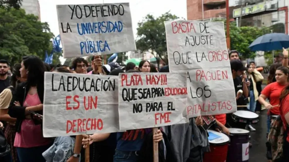 Marcha universidades abril