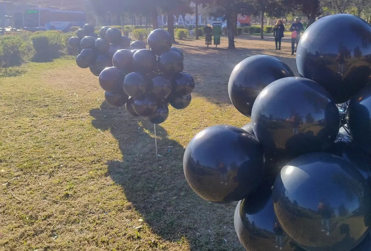 UCASAL protesta con globos negros