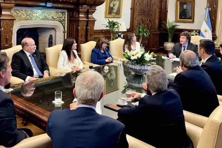 reunion-gabinete-milei-1-credito-presidencia-767x511