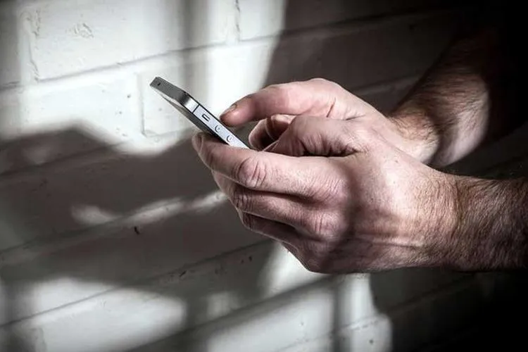 preso-con-celular