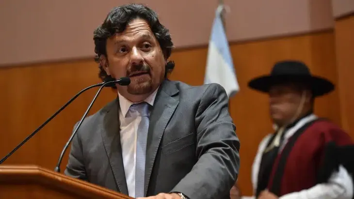el-gobernador-saenz-se-mostro-alineado-el-presidente-milei-la-reforma-migratoria-que-impulsa-la-casa-rosada