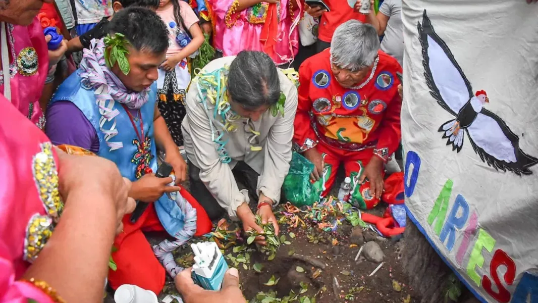 106347-el-mercado-artesanal-celebro-el-tradicional-desentierro-del-carnaval