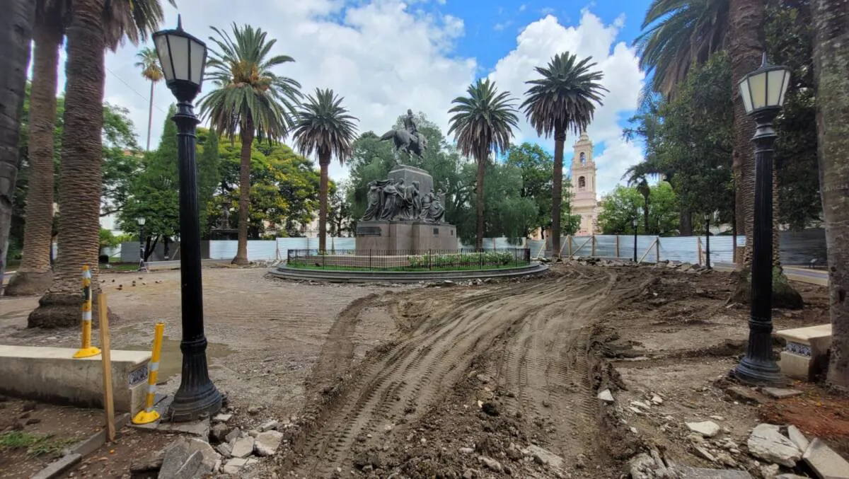 obra-plaza-9-de-julio-parquizado