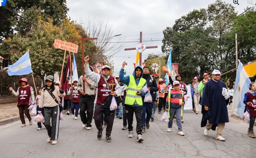 Peregrinos de Molinos llegando a Cerrillos