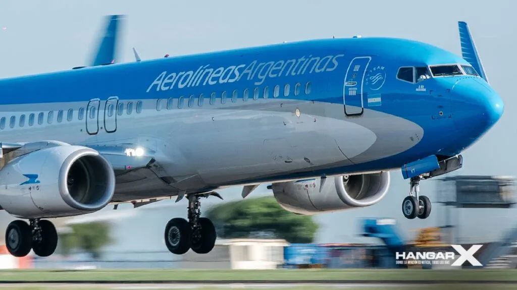 aerolineas-argentinas-marca-un-nuevo-record-de-pasajeros-durante-el-verano-2023-1024x575