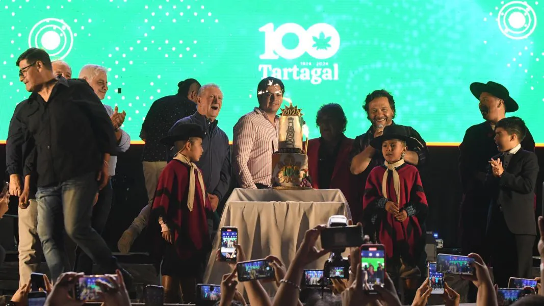 7109-el-gobernador-saenz-junto-al-pueblo-de-tartagal-festejo-el-centenario-de-tartagal