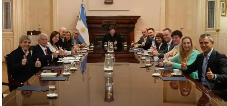 Javier Milei y sue quipo