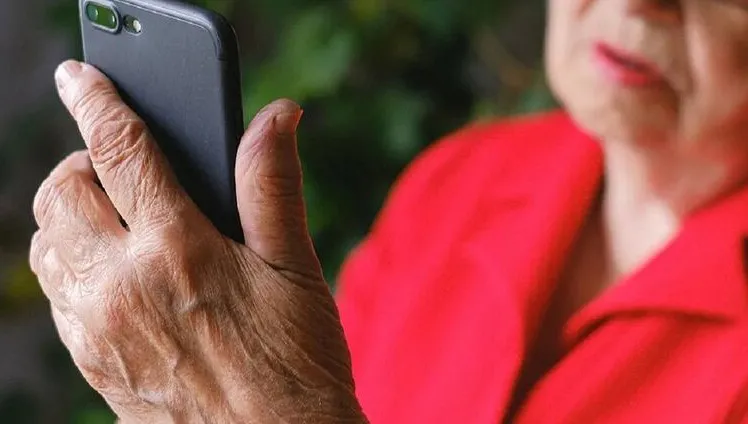 Celular adultos mayores