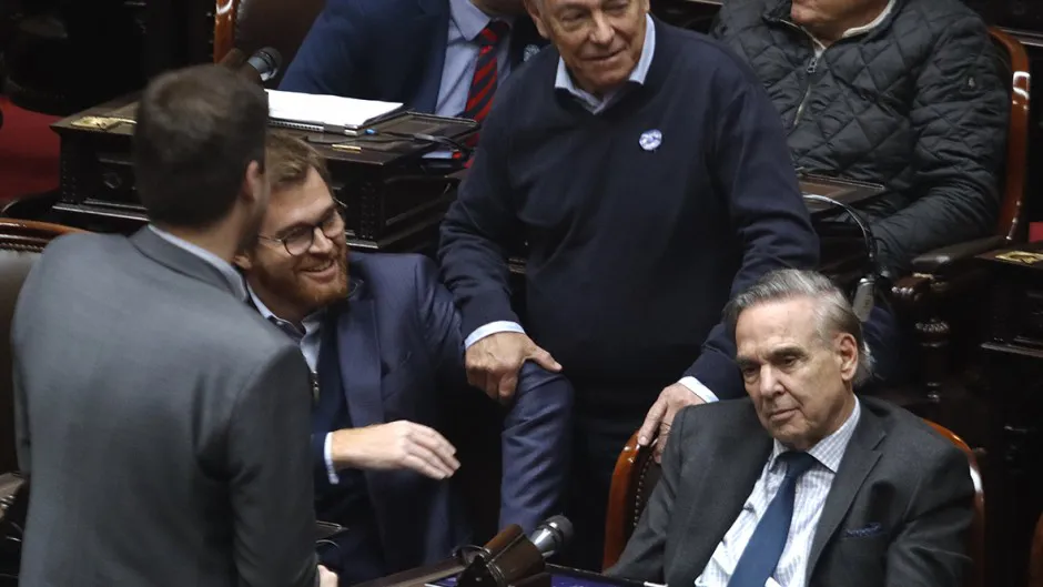 664e42537b7c8_940_529!