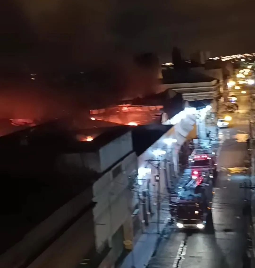 Incendio en Mercado San Miguel - Imágenes cortesía @GabiPitza