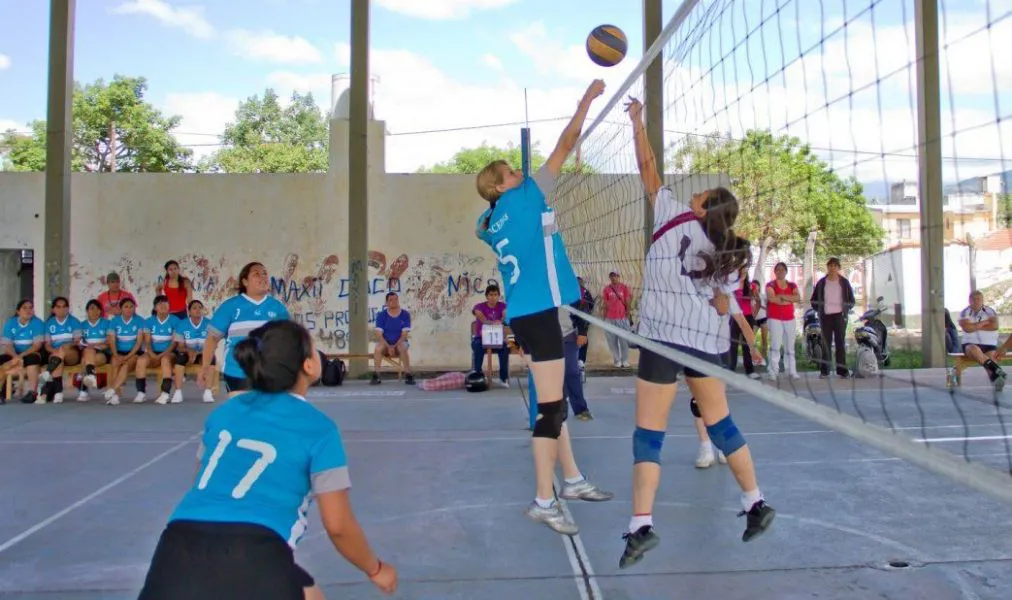 62921-el-voleibol-arranco-en-barrio-castaniares