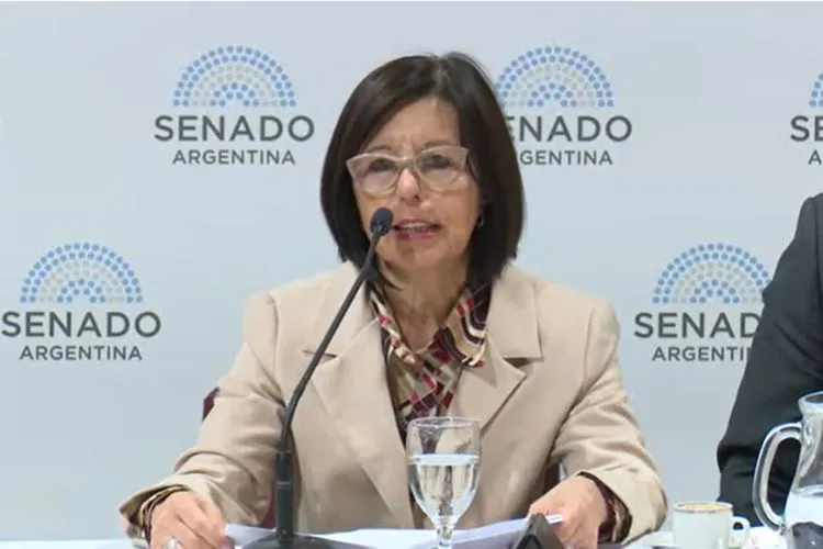 Nora-del-Valle-Gimenez-presentacion-proyecto-defensa-de-la-naturaleza