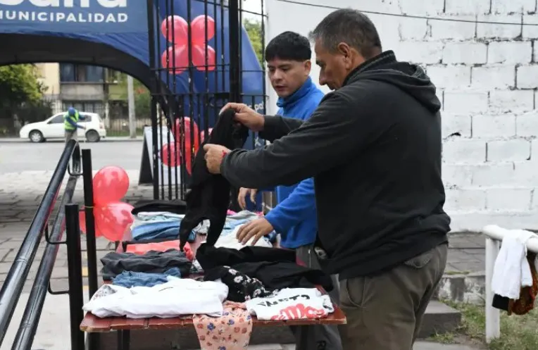 perchero solidario