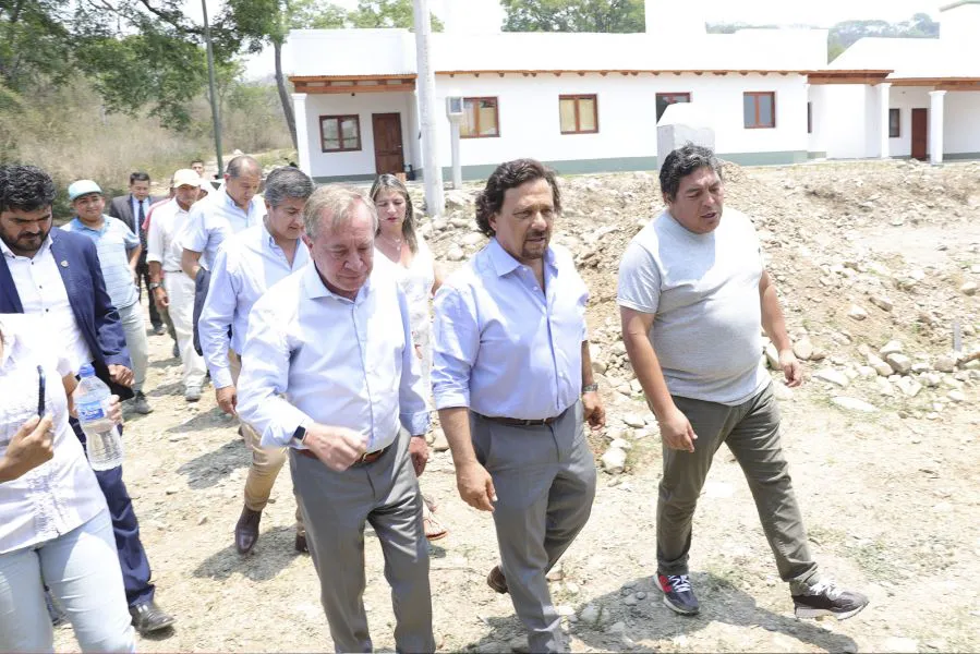 12237-el-gobernador-gustavo-saenz-acompaniado-por-el-intendente-de-vaqueros-daniel-moreno-realizo-un-recorrido-por-las-obras-que-actualmente-estan-en-ejecucion