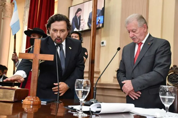 Saenz-jura-la-nueva-constitucion-696x464