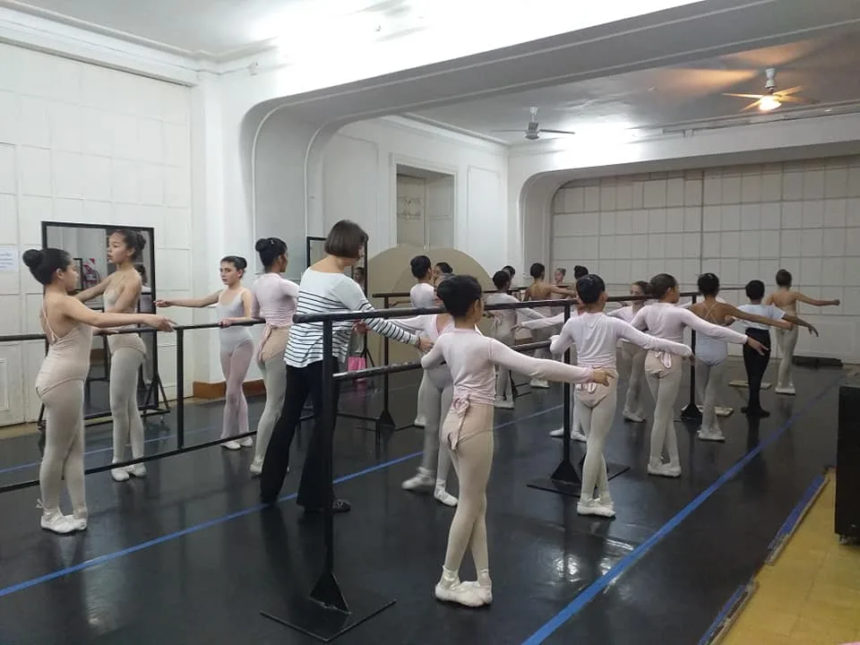 escuela-oficial-de-ballet-imagen-2-jpg