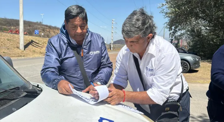 Inspectores clausurando panaderia